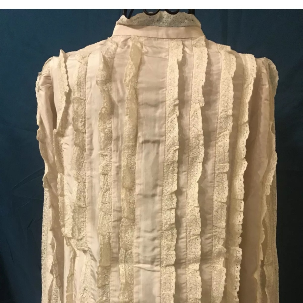 ❣️NWT Needle & Thread Button Down ❣️ - Picture 2 of 8